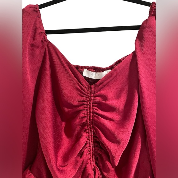 ASTR the Label Deep Pink / Red Long Sleeve Blouse Size Large NWT - Picture 3 of 6